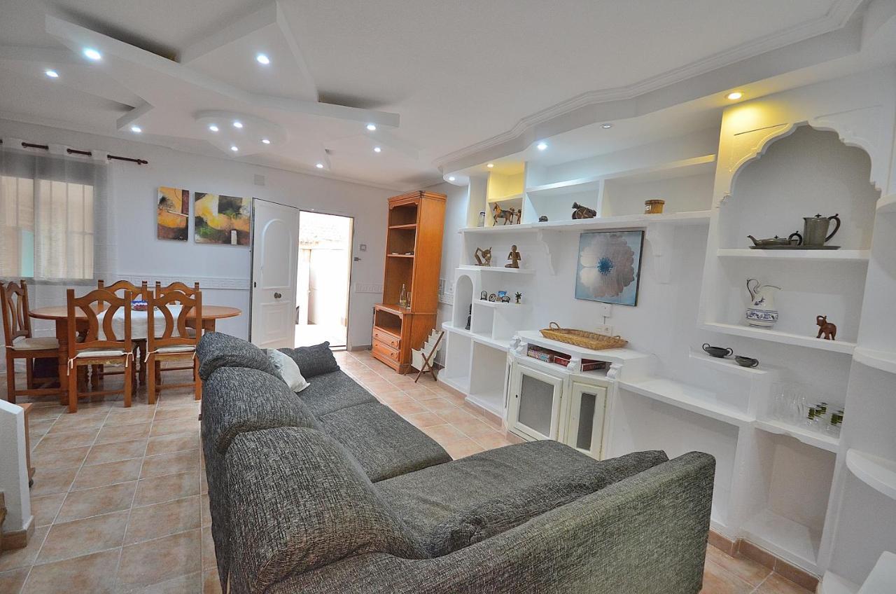 Villa Agradable adosado con piscina, duchas hidromasaje Torrevieja Exterior foto